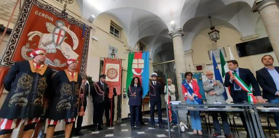 intervento ass Mascia con gonfalone Comune di Genova