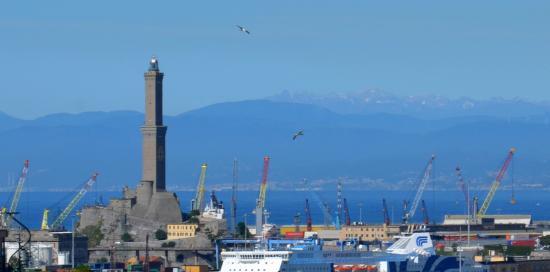 Panorama verso ponente con la Lanterna