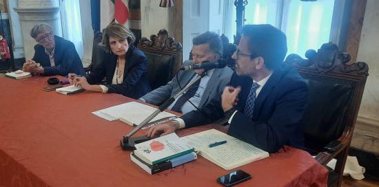 tavolo relatori