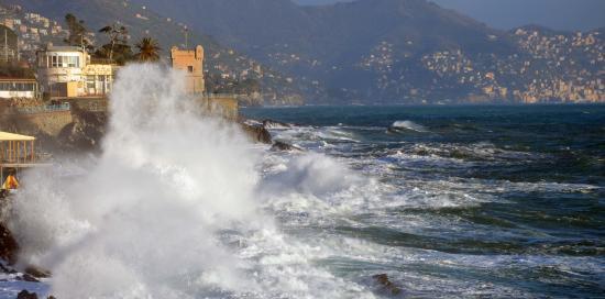 Mareggiata sul litorale di Nervi (foto di repertorio) Mareggiata sul litorale di Nervi (foto di repertorio)
