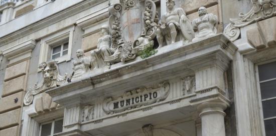 frontone dell'ingresso di palazzo Tursi