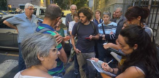 Gli uffici tecnici del Comune a colloquio con alcuni partecipanti alla passeggiata Gli uffici tecnici del Comune a colloquio con alcuni partecipanti alla passeggiata