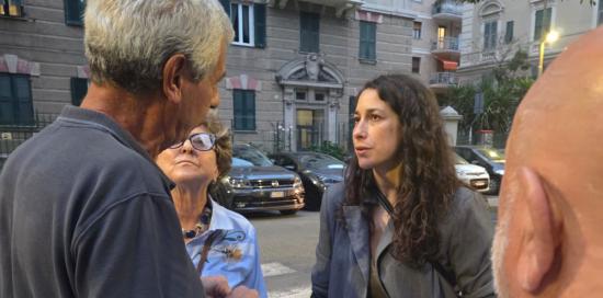 La assessora Coppola a colloquio con alcuni cittadini presenti alla passeggiata La assessora Coppola a colloquio con alcuni cittadini presenti alla passeggiata