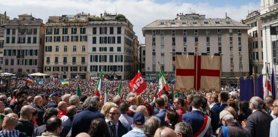 Piazza Matteotti affollata per la conclusione delle celebrazioni del 25 aprile