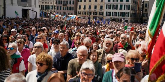 Piazza Matteotti affollata per la conclusione delle celebrazioni del 25 aprile