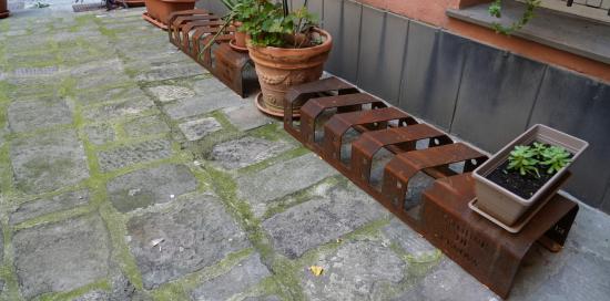 Rastrelliere per le biciclette in piazza Tenedo