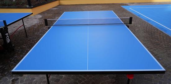 Tavolo da ping pong in piazza delle Monachette