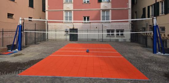 Campo da mini volley in piazza delle Monachette