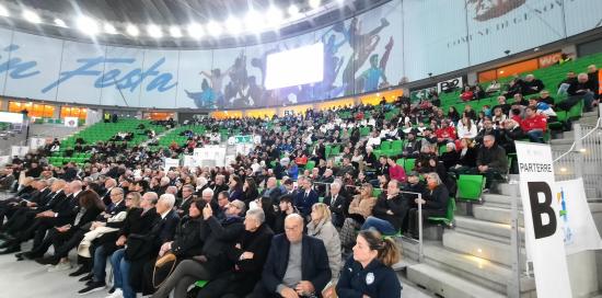 Atleti, dirigenti, giudici tra il pubblico durante la cerimonia