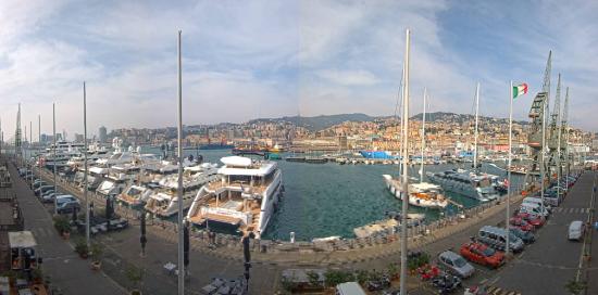 Un'immagine del Porto Antico di Genova