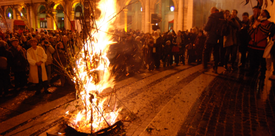 fuoco in piazza