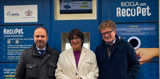 Presentazione nuovo ecocompattatore a Quezzi