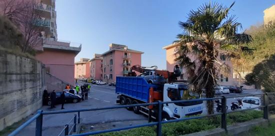operazioni di rimozione in corso