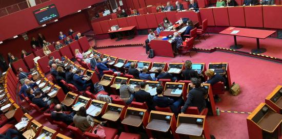 La sala rossa del Consiglio comunale 