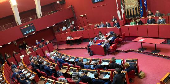 La sala rossa del Consiglio comunale 