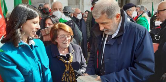 Camilla Pallavicini e Marco Bucci durante la cerimonia di intitolazione