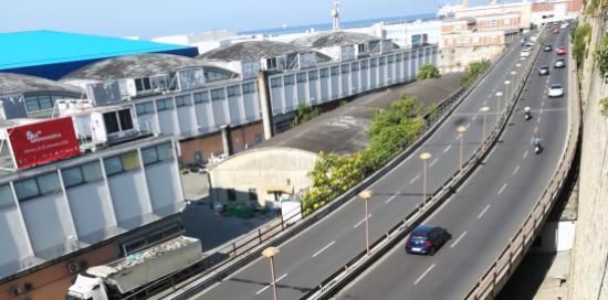 Primo tratto della Sopraelevata in direzione Ponente venendo da piazzale Kennedy (foto di repertorio) Primo tratto della Sopraelevata in direzione Ponente venendo da piazzale Kennedy (foto di repertorio)