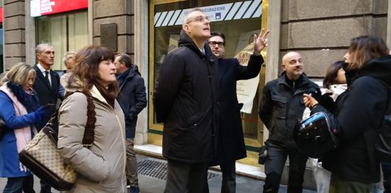 Galleria Mazzini, sopralluogo montaggio lampadari-Piciocchi e gruppo