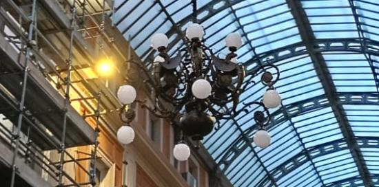 Galleria Mazzini, sopralluogo montaggio lampadari