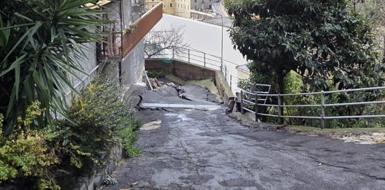 La frana occorsa nei giorni scorsi in via Napoli