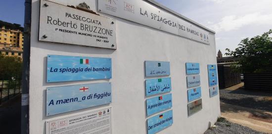 Dettaglio del "casotto" che ospita gli uffici della Spiaggia dei Bambini