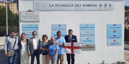 Foto di gruppo con rappresentanti associazioni, Comune e Municipio