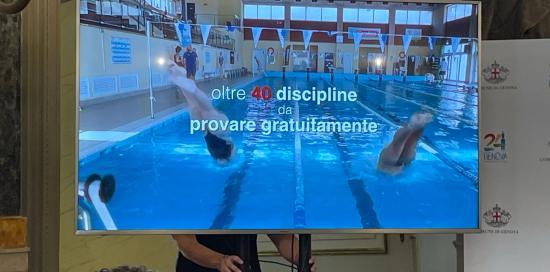 slide con scritta oltre 40 diswcipline da provare gratuitamente, sullo sfondo l'acqua di una piscina