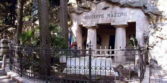 Staglieno Tomba di Giuseppe Mazzini nel Cimitero Monumentale di Staglieno