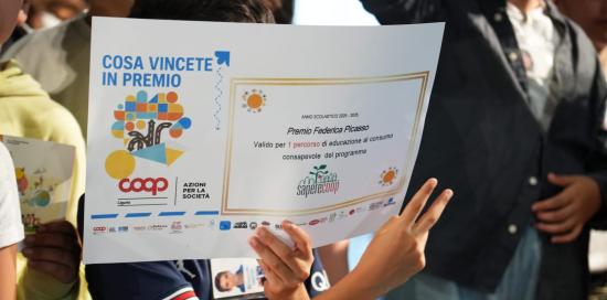 Un altro dei premi consegnati ai bimbi vincitori
