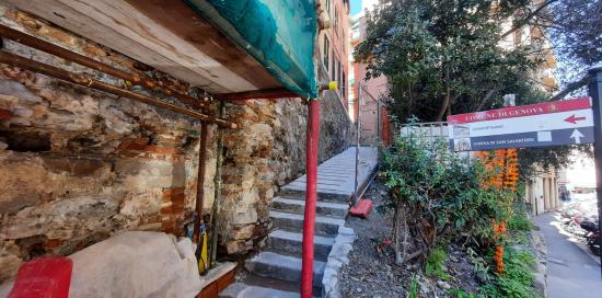  vico chiuso di San Salvatore - creuza e consolidamento mura - foto 13 marzo)