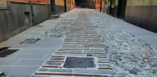 vico sotto le Murette - dettaglio nuova pavimentazione - foto 13 marzo