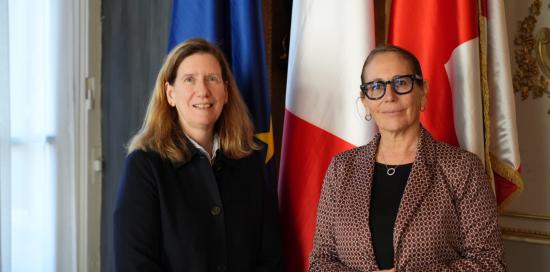 La console Susanne Welter insieme all'assessora Tiziana Beghin