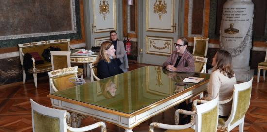 L'assessora Beghin al tavolo con la console Welter presso l'Ufficio di rappresentanza del sindaco a Palazzo Tursi