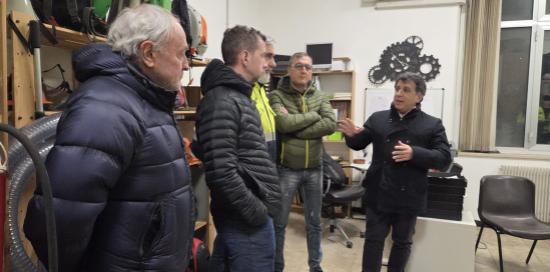 L'assessore Ferrante in via Canevari durante il suo tour delle associazioni di Protezione civile