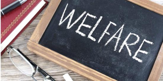 Lavagnetta con la scritta WELFARE
