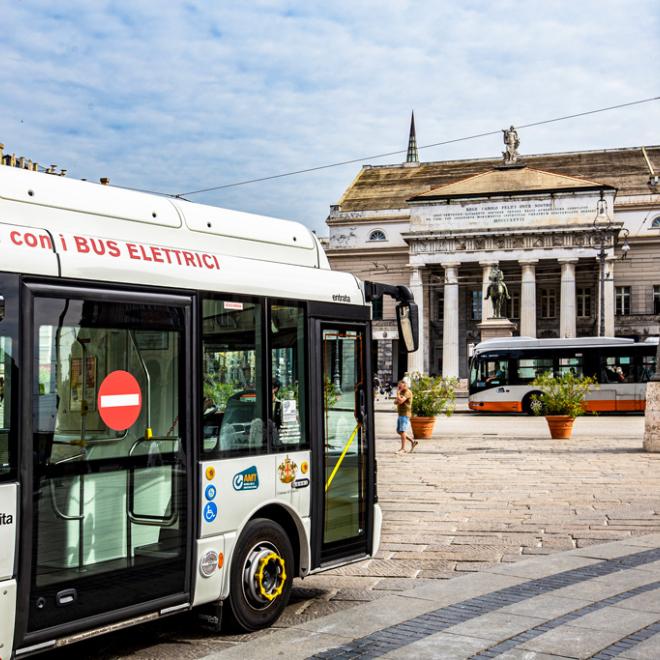 Autobus AMT in Piazza De Ferrari