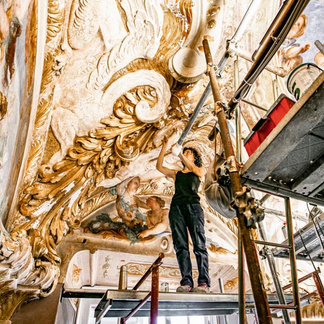 Musei di Strada Nuova: Palazzo Rosso interno con affreschi adeguamento impiantistica con operatore