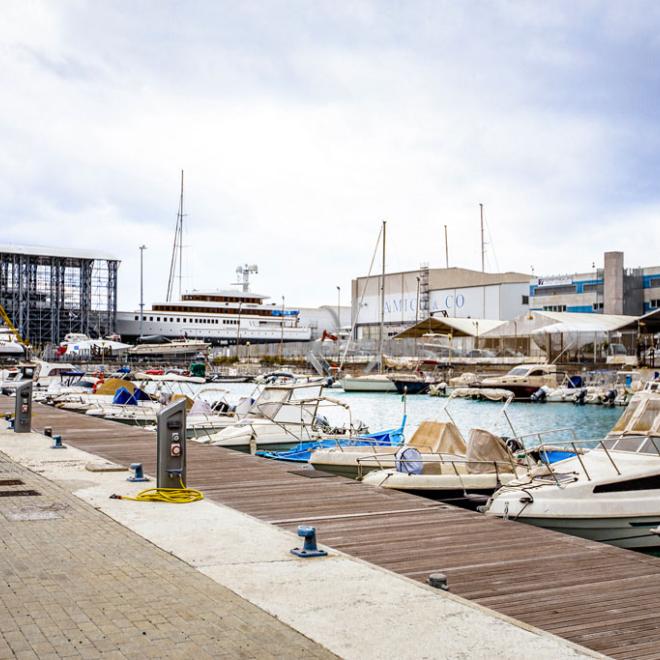 Waterfront di Levante, imbarcazioni e canale navigabile