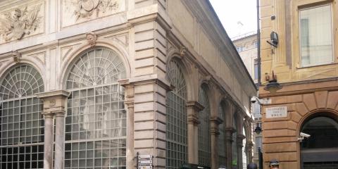 agenti in piazza banchi