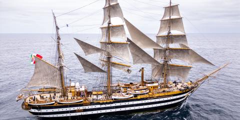Nave Amerigo Vespucci