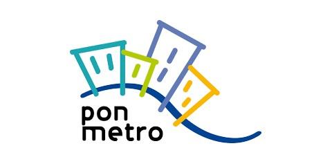 Logo con figura di quattro palazzi colorati su collina e testo pon metro