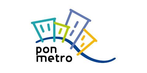 Palazzi colorati con scritta pon metro
