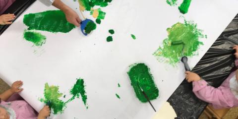pittura con piccoli rulli
