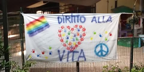 striscione realizzato dai bambini per la festa dei Diritti