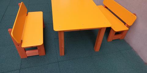 tavolino co panche in terrazzo