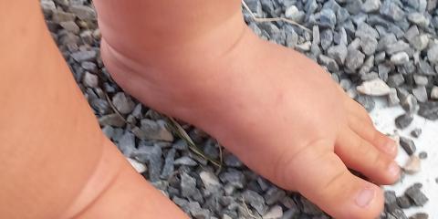 "a piedi nudi nel parco"