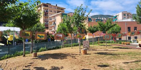 giardino con prato e alberi