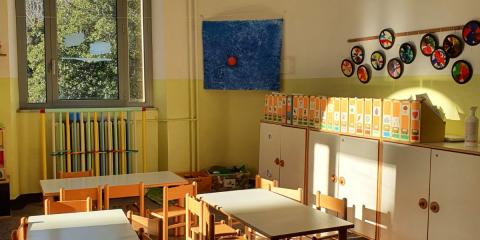 spazi interni: salone con tavolini