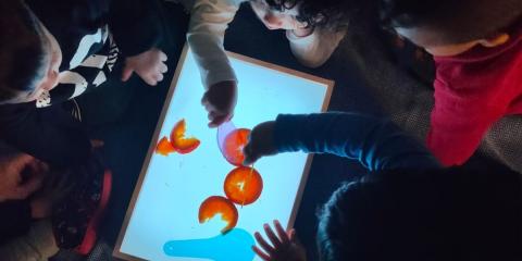 attività con lavagna luminosa