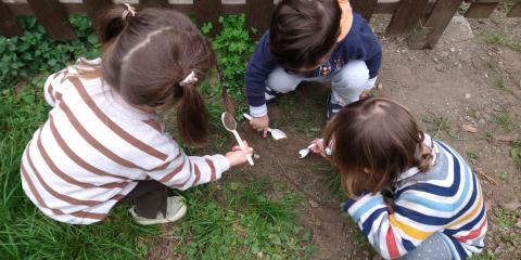 giochi in giardino con la terra